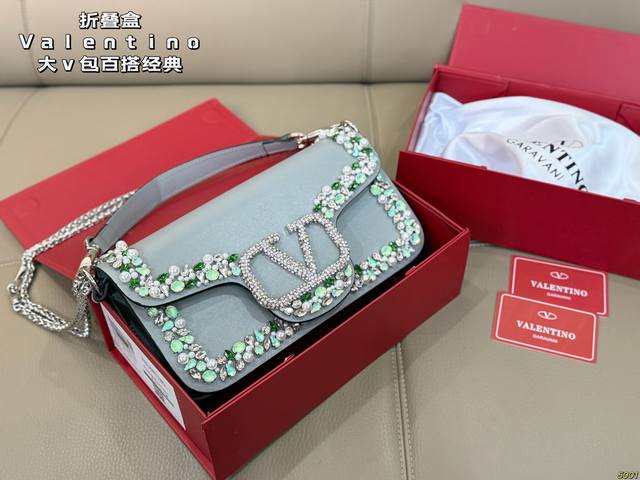 Folding Box Valentino Large V Bag A versatile, classic, and exquisite bag It's Folding Box Valentino Large V Bag A versatile, classic, and exquisite bag It's