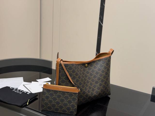 无盒 赛琳Celine｜Soft Shopper托特包 超轻，带一个子母包，容量很大，阔以放电脑， 适合搭配秋冬～ 我先心动了姐妹们 尺寸:33.24Cm