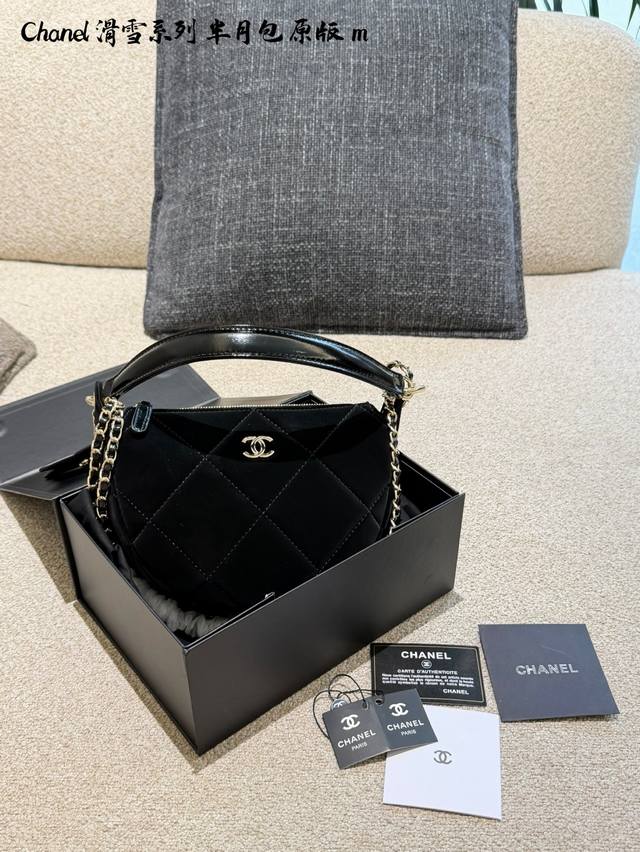 Chanel 25N Coco Neige Velvet Five-Pointed Star Crescent Bag The semi-circular cr