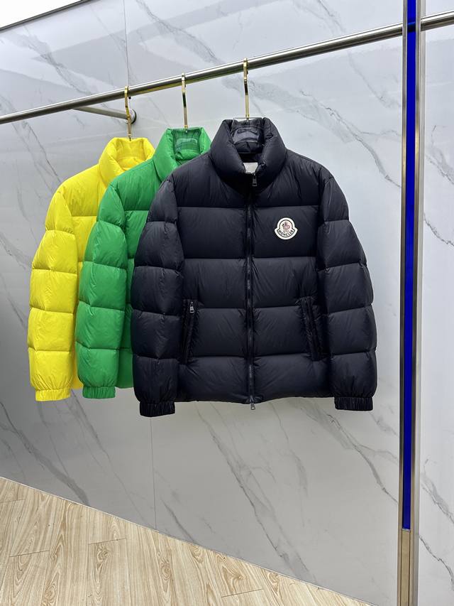 Moncler 2025 Autumn/Winter New Fashionable Casual Stand Collar Down Jacket. A po