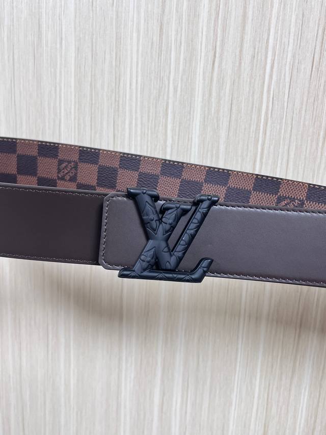 New seasonal style, 4.0mm wide brown checkered pattern, made of imported calfsk