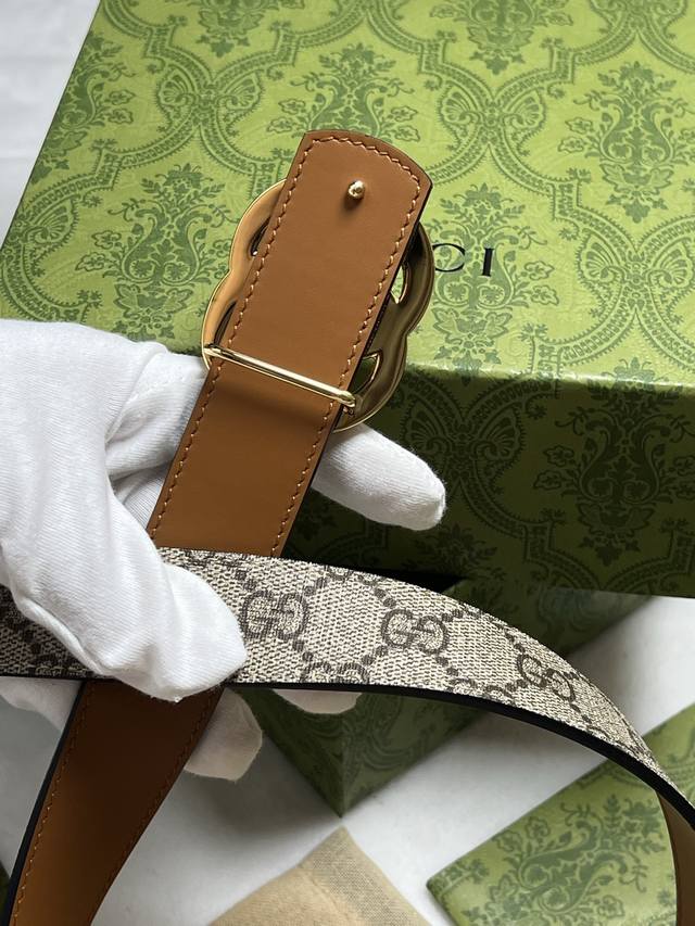 G brand , 3.0cm wide, the Gg Marmont series introduces a reversible style, unve G brand , 3.0cm wide, the Gg Marmont series introduces a reversible style, unve