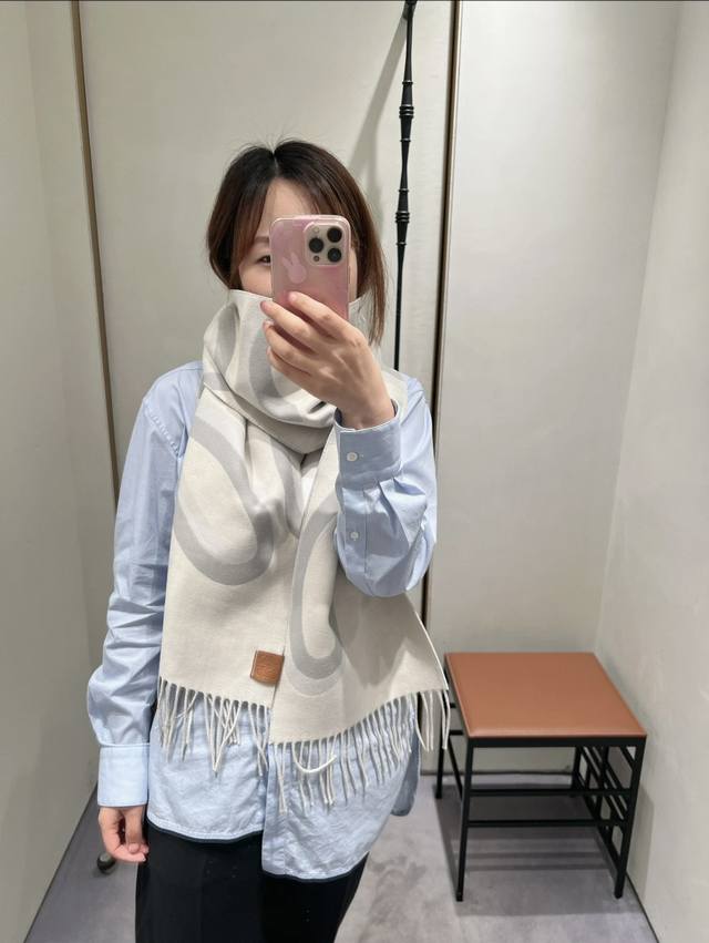 上新！ 2025新款罗意威很幸運拿到這個品牌的東西，真的不多見，很少在國內做訂單，款式真的少的可怜羅意威作為西班牙的頂尖奢侈品牌，秉承傳統，技藝，熱誠，散髮獨特