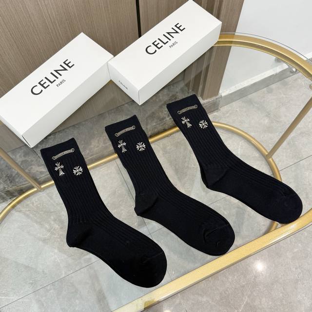 Comes with packaging, one box contains three pairs of Chrome Hearts best-sellin