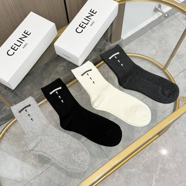 Comes with packaging, one box contains four pairs of high-quality Chrome Hearts