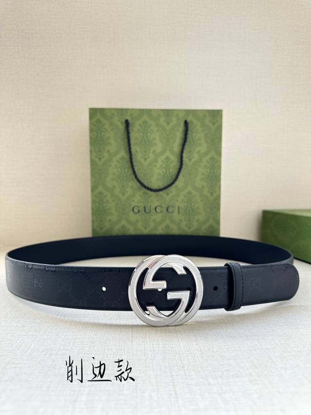 Width 3.8 cm Gg Supreme canvas is a signature fabric of the brand, inspired by Width 3.8 cm Gg Supreme canvas is a signature fabric of the brand, inspired by