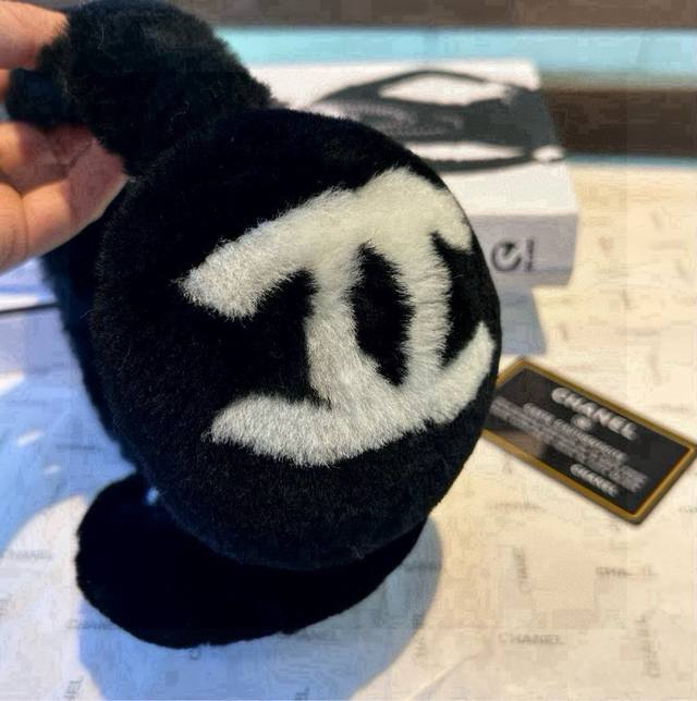 Unisex style, highly recommended! A must-have! A must-have for the modern woman