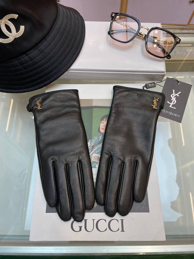 Hot Selling Item: YSL Top-Tier Original Women's High-End Lambskin Gloves, 100% Hot Selling Item: YSL Top-Tier Original Women's High-End Lambskin Gloves, 100%
