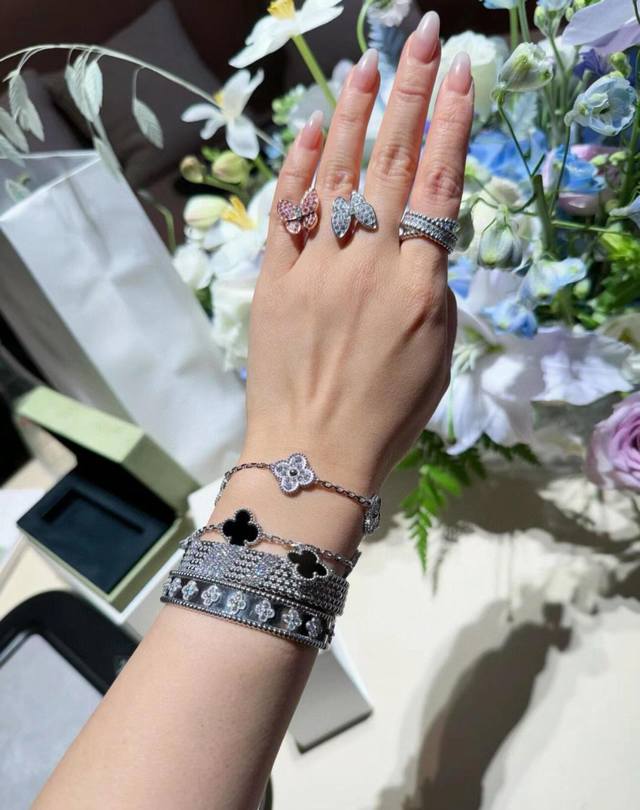 V金材质Vca金珠双层交叉戒指