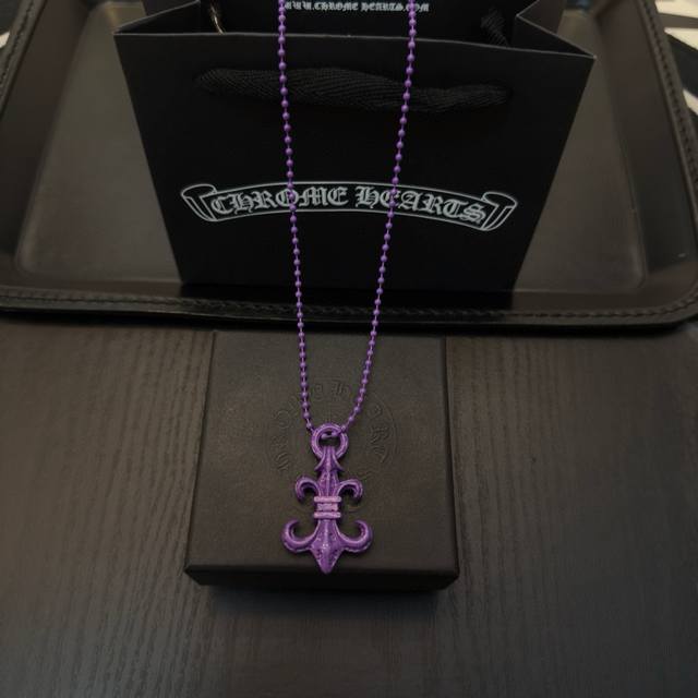 New Chrome Hearts Scout Flower Resin Necklace. Exquisite craftsmanship, quality New Chrome Hearts Scout Flower Resin Necklace. Exquisite craftsmanship, quality