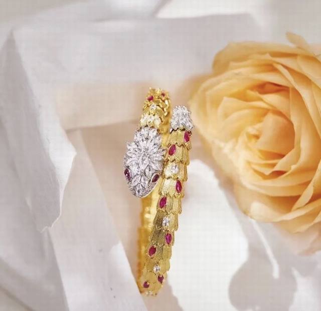 Bvlgari Serpenti Bracelet. This exquisitely designed Serpenti bracelet pays homa