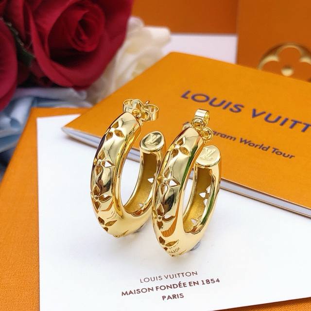 Item No. Led0119 Gold Lv* Latest style moon round smooth earrings, same as Zp b