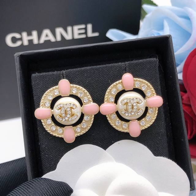 Item No. Xed0474 New Chanel-style pink double C round stud earrings, super beaut
