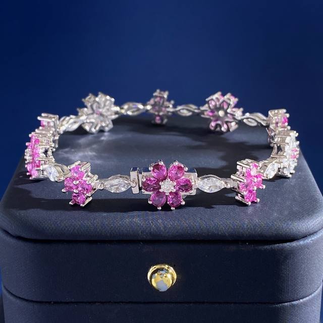 Bracelet Unmarked Van Cleef & Arpels VCA Style New Midsummer Night's Dream Pink Bracelet Unmarked Van Cleef & Arpels VCA Style New Midsummer Night's Dream Pink