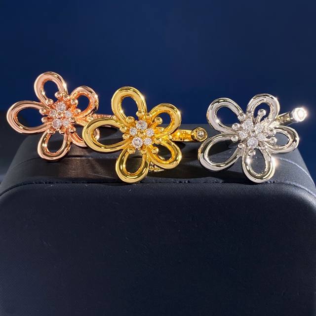 Ring Van Cleef & Arpels Vca High-end Fashionable Versatile Metal Hollowed-out F Ring Van Cleef & Arpels Vca High-end Fashionable Versatile Metal Hollowed-out F