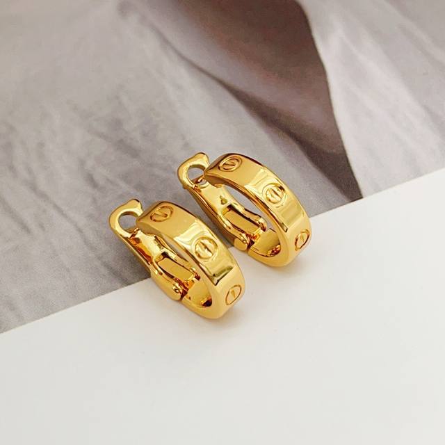 Ke049 Cartie* Latest Cartier gold-tone polished earrings, made of the same brass