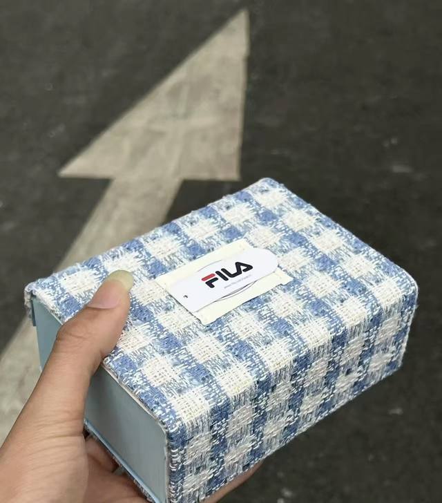 Fila斐乐 少女心直接被这个马卡龙配色拿捏了 方糖表盘冰淇淋配色 粉框绿带甜而不腻 肤感浅绿表带印着1911复古金句超特别