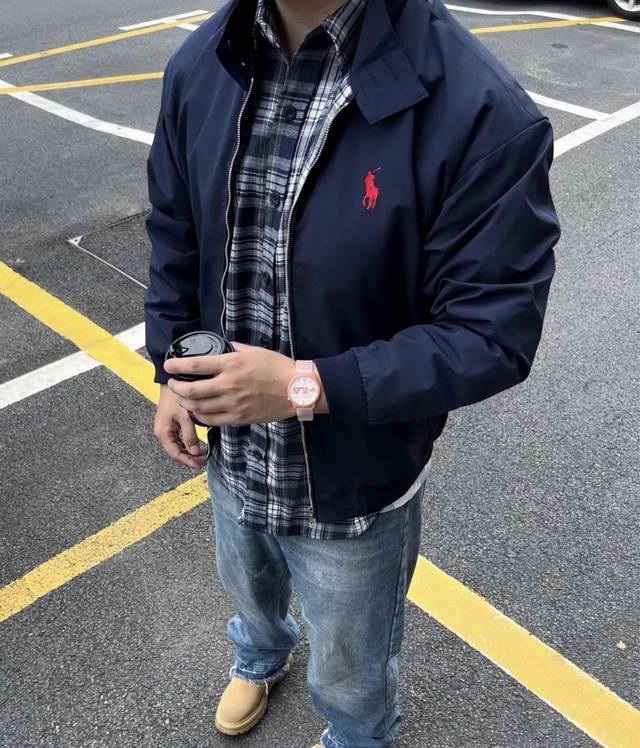 Fila斐乐 最后选择一款Fila 腕表 多巴胺配色整体给人的感觉还是蛮可爱的 硅胶表带佩戴感也比较舒适 日常通勤，休闲出街都是不错的选择