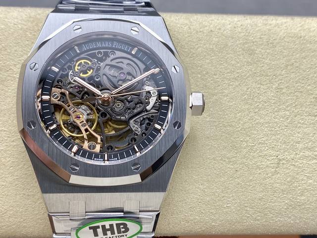 Thb V2版 Ap爱彼镂空15407 全新定制一体机芯 V2版升级表针跟后陀片，15407吸引眼球的莫过于八点位的摆轮和摆夹板，Thb 全新定制真摆轮，金灿灿