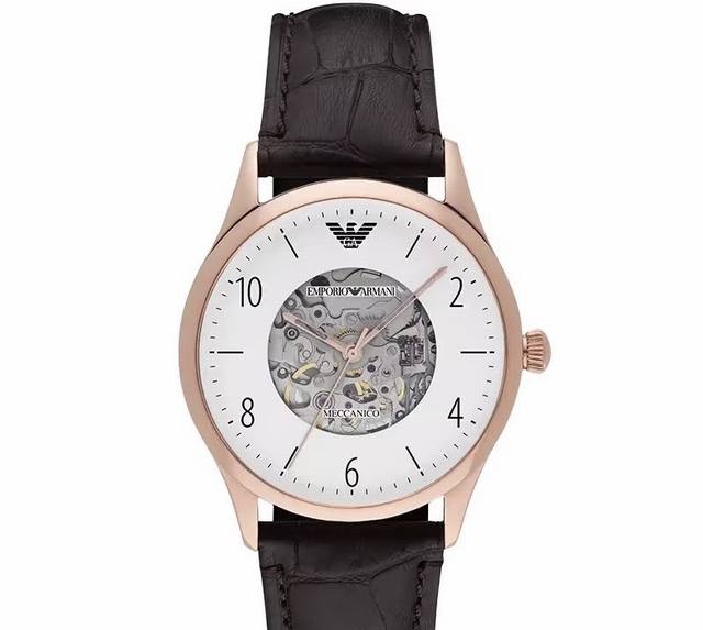 阿玛尼Armani 男性气质腕表 型号：Ar1920 表壳：316L精钢 表镜：强化矿物质玻璃 表带：进口牛皮 表扣：针扣尺寸：43Mm*11Mm 透视镂空表盘