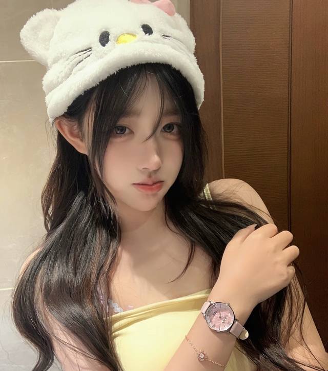 I've found another beautiful Fila watch! The dial is pink with a starry sky eff