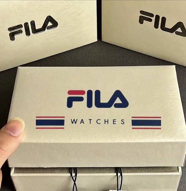 Fial's Fila watch is absolutely stunning for autumn! The pink, blue, and creamy