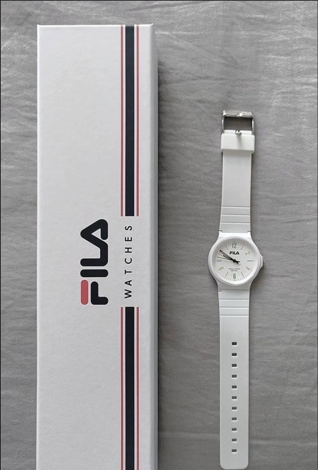 Fila! This little Fila watch, the moonlight white color scheme is so appealing o