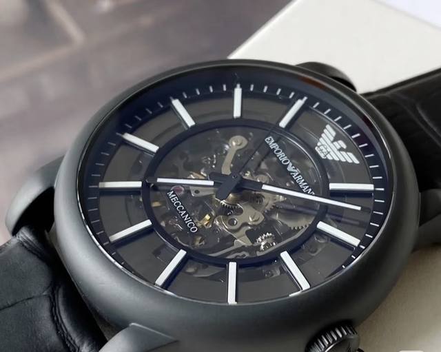 阿玛尼Ar60008黑武士磨砂黑镂空透视自动 镂空透视窗，质感指针、利落线条大气跃然于手##男士