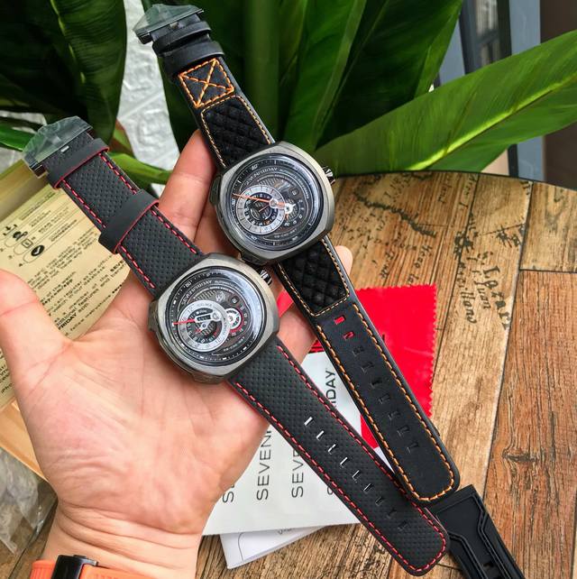 原单！Sf-Q3 04 没有对比就没有伤害[嘘]秒杀市场任何版本，大部分配件原创出！认清细节.Sevenfriday 型号：Q3 04机芯：原装Miyota82