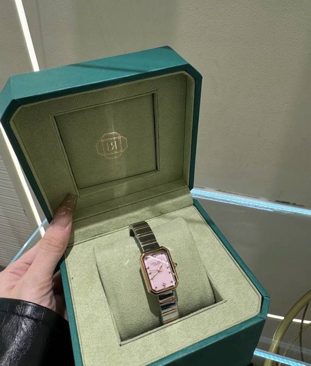 Lola Rose small sugar cube watch, ahhh, so beautiful! Fairies, hurry up and get