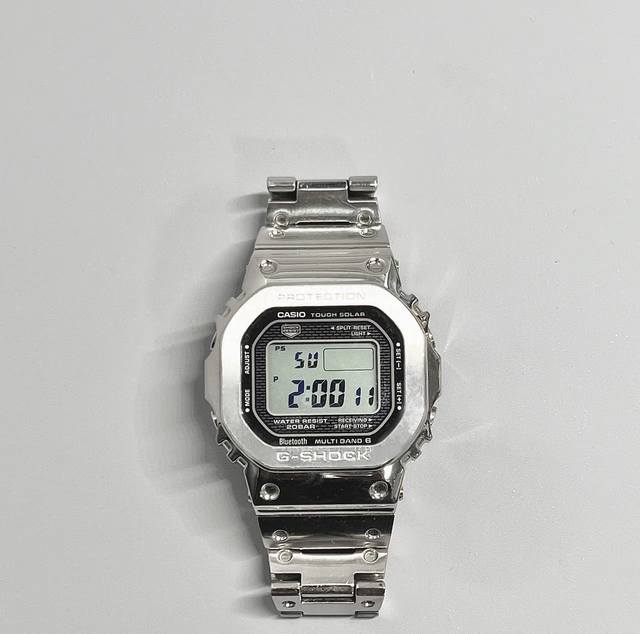 发货实拍，终于出货！小金砖，金色Gmw-B5000D-1Jfb5000 35周年方块钢带表 采用了极为用心的抛光和打磨，显得质感非常高级。经典的G-Shock壳