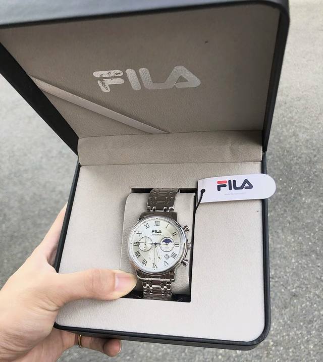 I always thought Fila made clothes, but now I know they also make watches. This