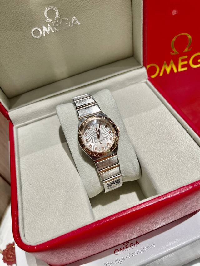 A timeless classic design from the Double Eagle Constellation series for women,