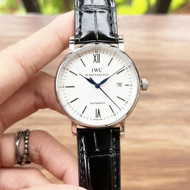 White Gold and Sapphire Double Dot Glass! Portofino's Latest Three-Hand Watch i
