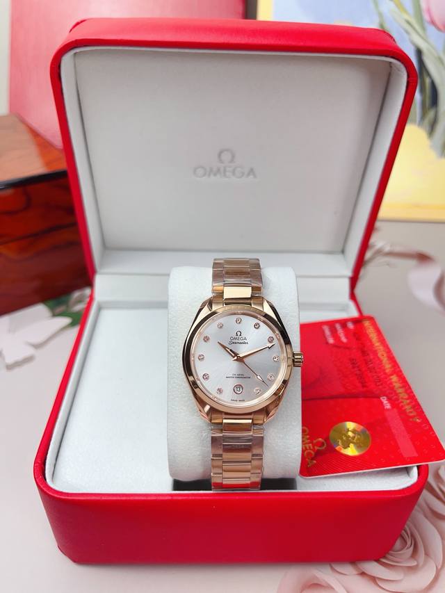 时尚石英女款 欧米茄 海马系列Aqua Terra Shades腕表34毫米 至臻天文台表 以不同色彩展现佩戴者的个性与风格。冰川银，海军蓝、薄荷绿、蜜桃粉、丁