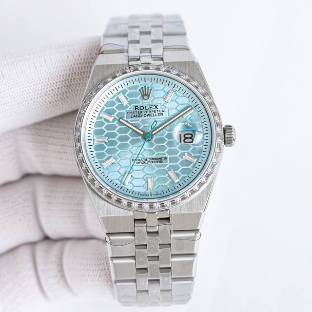 白钻 金钻 陆使型，V2 赛车版 40Mm，内置9015改一体7315机芯。 劳力士全新 Land-Dweller 陆使型于 2025 年推出，采用了一体式表链