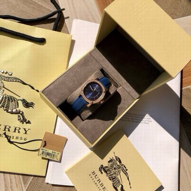 英国经典奢侈品牌，Burberry巴宝莉石英女式腕表，鹦鹉螺系列，Bby1811，知性优雅的方型表盘设计，经典又复古，堪称时尚界的典范，原装瑞士进口机芯，表径～