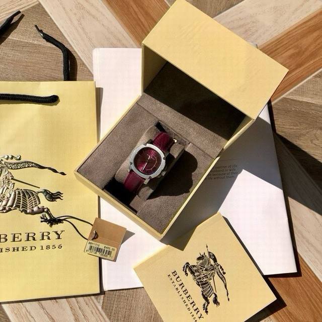 英国经典奢侈品牌，Burberry巴宝莉石英女式腕表，鹦鹉螺系列，Bby1715，知性优雅的方型表盘设计，经典又复古，堪称时尚界的典范，原装瑞士进口机芯，表径～