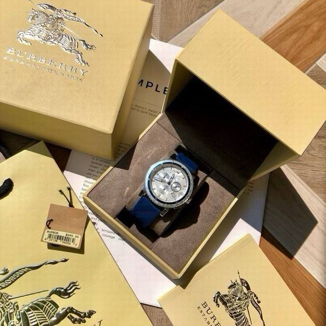 新款到！英国经典奢侈品牌，Burberry 巴宝莉石英男表，Bu9808，巴宝莉永恒经典的格子风格渗透到表盘上，既典雅又不失美感，原装瑞士机芯，蓝宝石玻璃镜面，