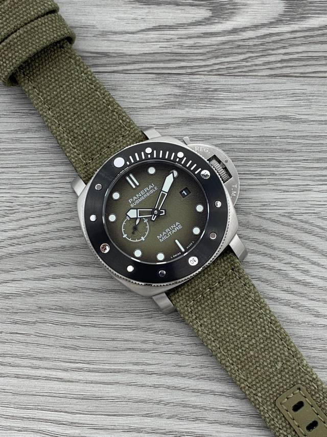 Sj Produced Brand: Panerai --panerai pam01697 Type: Top-tier Men's Watch Movemen