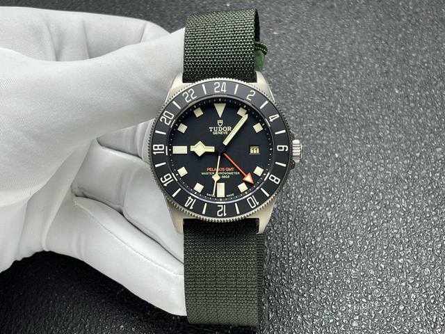 Br 帝陀 Tudor 領潛型Fxd-格林治款 100%採購同原版一樣的瑞士X1材料；重本打造超級生猛夜光． 丹东特別眷顧的最新生产线產出的高品质Gmt機芯；