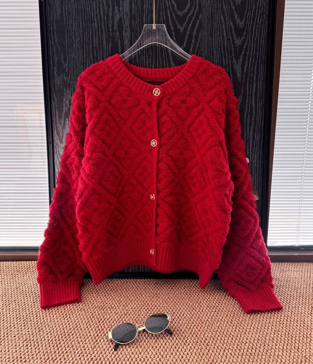 Price: ? DDD Product Name: 1V Four-Leaf Clover Gold Button Red 3D Diamond Patte