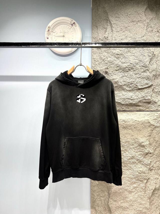 上新 顶级版本 Balenciaga 巴黎世家，2025巴家双B植绒印花水洗做旧破洞工艺 连帽卫衣外套帽衫男女同款 DDD *采用双股双纱430克纯棉卫衣面料，