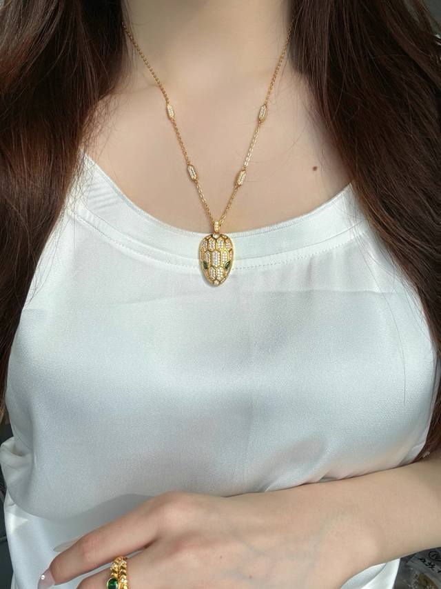 Bulgari-inspired snake necklace, a mysterious and charming choice. Full packagi