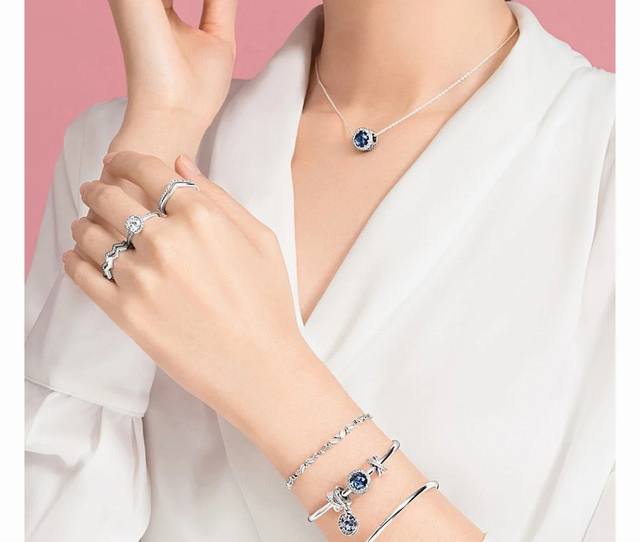 Blue Pandora Ocean Heart Necklace, made of 925 sterling silver, evokes your inn