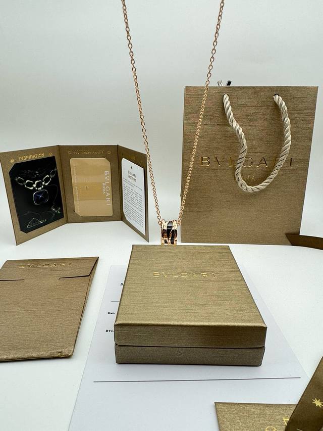 Bvlgari Necklace DDD The pendant and clasp are identical to the original, with t