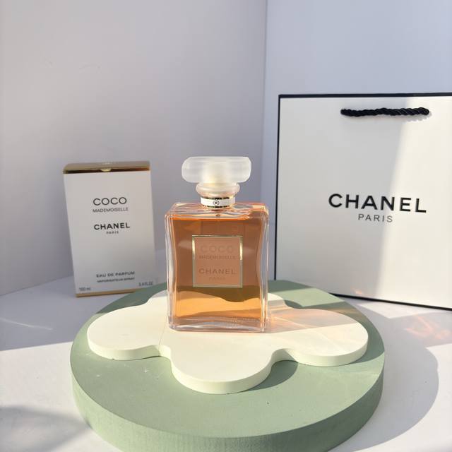 原单品质 DDD 香奈儿 摩登可可小姐 DDD Chanel Coco Mademoiselle，2001 DDD 前调：橙子 橘子 香柠檬 橙花 DDD 中调