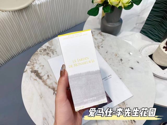 原单品质 DDD 爱马仕些李先生的花园 DDD 简单却也不失层次变化 DDD 李先生的花园的灵感源自于中国，池塘、茉莉花、潮湿的石头、梅花、金橘和竹子都是调香师