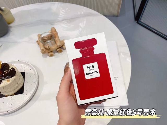 原单品质 DDD Chanel香奈儿限量版红色5号香水 Ml DDD Chanel红色限量系列，5号纪念版香水。小香最为经典之作的香水，非常适合情人节送人。 D