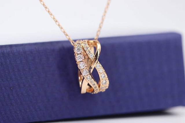 Swarovski Rose Gold Full Diamond Spiral Intertwined Lucky Bead Necklace DDD Thi